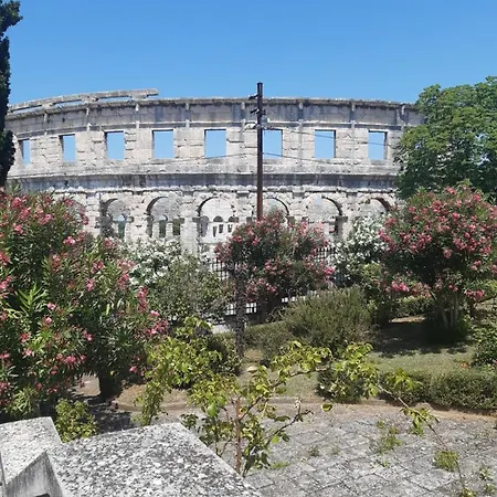 Pjescana Uvala App. Tea Apartman Póla